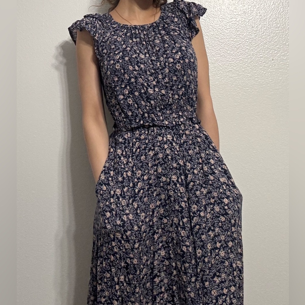 Midi summer dress with pockets. Modest, No slits. Size small. Stretchy fabric